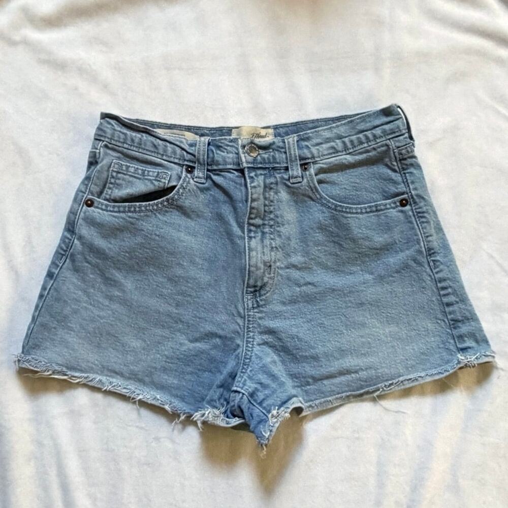 Universal Threads 90s High Waisted Cut Off Denim Shorts Size 6/27